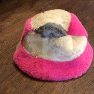 NEW! Wyeth rare Faux Fur Bucket Hat in Pink and Cream